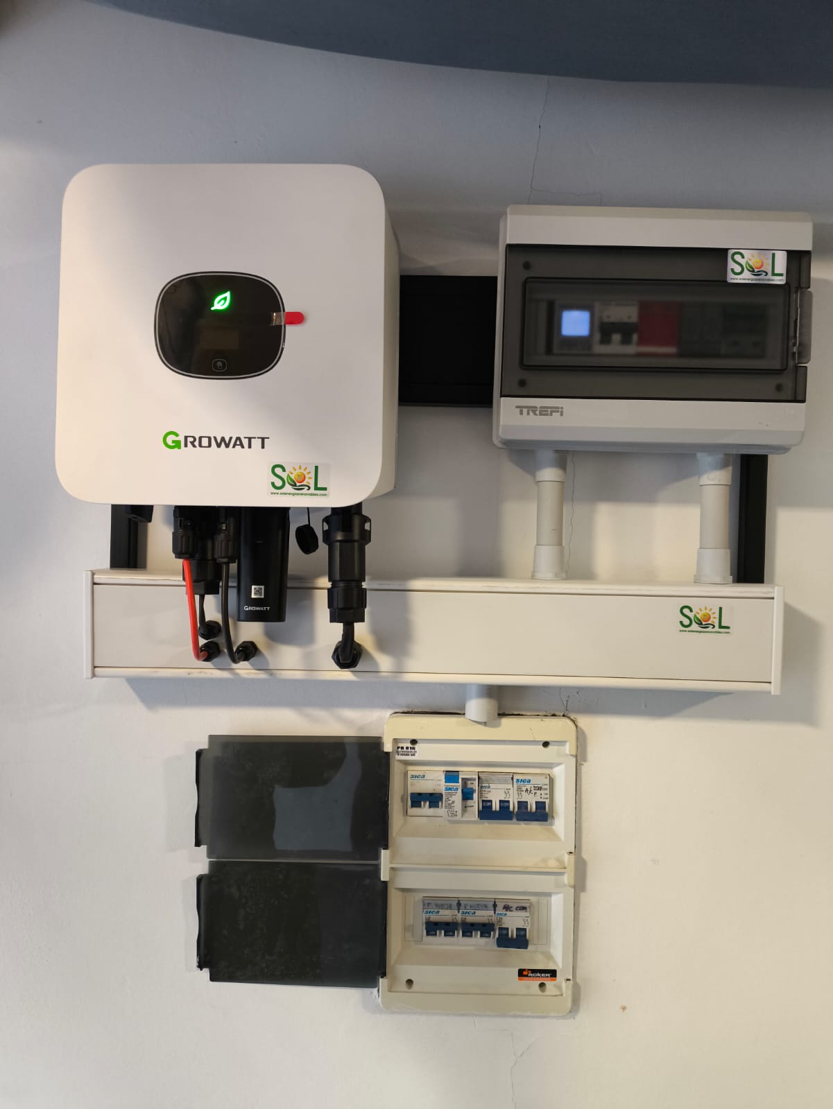 Sistema Fotovoltaico On Grid 2 KW con paneles bifaciales 615W. Tablero con protecciones